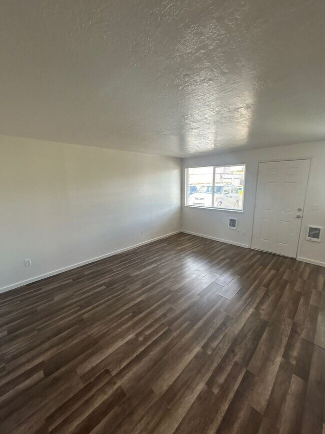 Foto del edificio - 576 Hill St SE