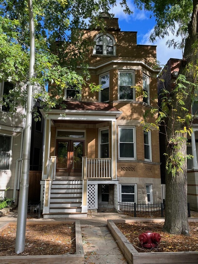 3729 N Bosworth Ave, Chicago, IL 60613 House Rental in Chicago, IL