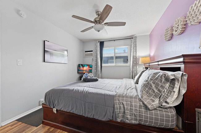 Building Photo - 2225 NE 14th Ave