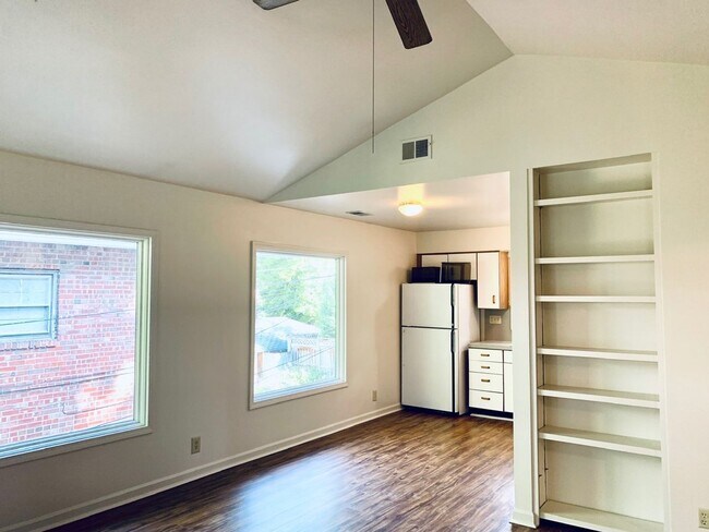 Foto del edificio - 1243 Cherokee Road- Carriage House (Highla...