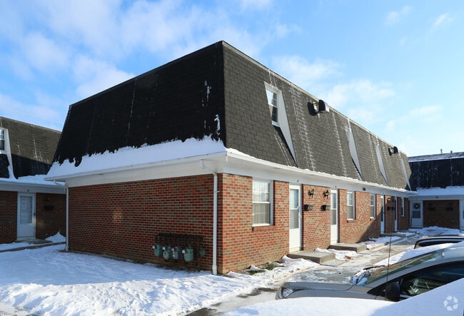 Building Photo - Hilton Arms