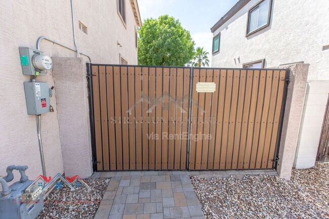 Building Photo - 14099 W Riviera Dr