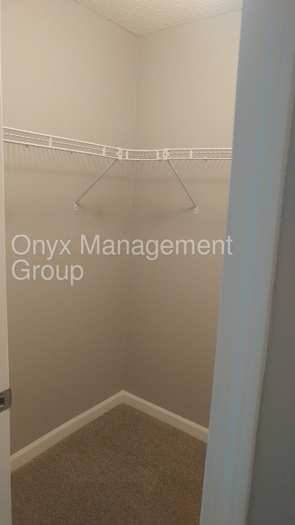 Foto del edificio - 3 bed/1.5 bath ready for Immediate Move In