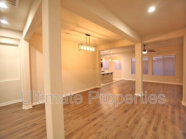 Foto del edificio - 8548 W Midway Ave