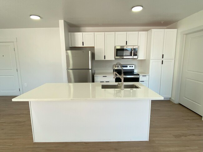Building Photo - 404 E 5600 S