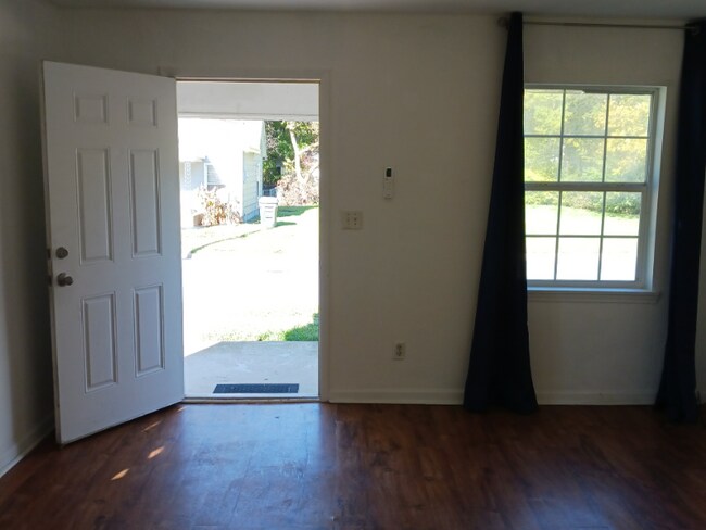 Building Photo - 312 5th Ave NW