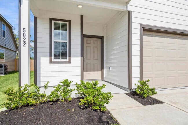 Foto del edificio - 5022 Henry Joseph Dr