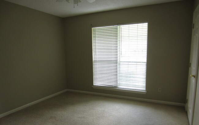 Foto del edificio - Three Bedroom Home off Bemiss Road