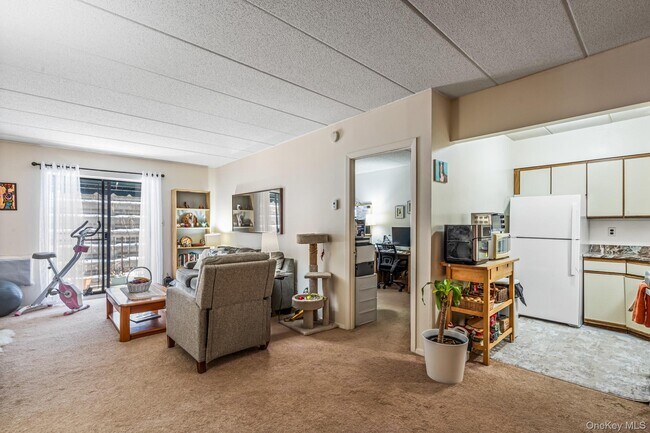 Foto del edificio - 66-07 242nd St