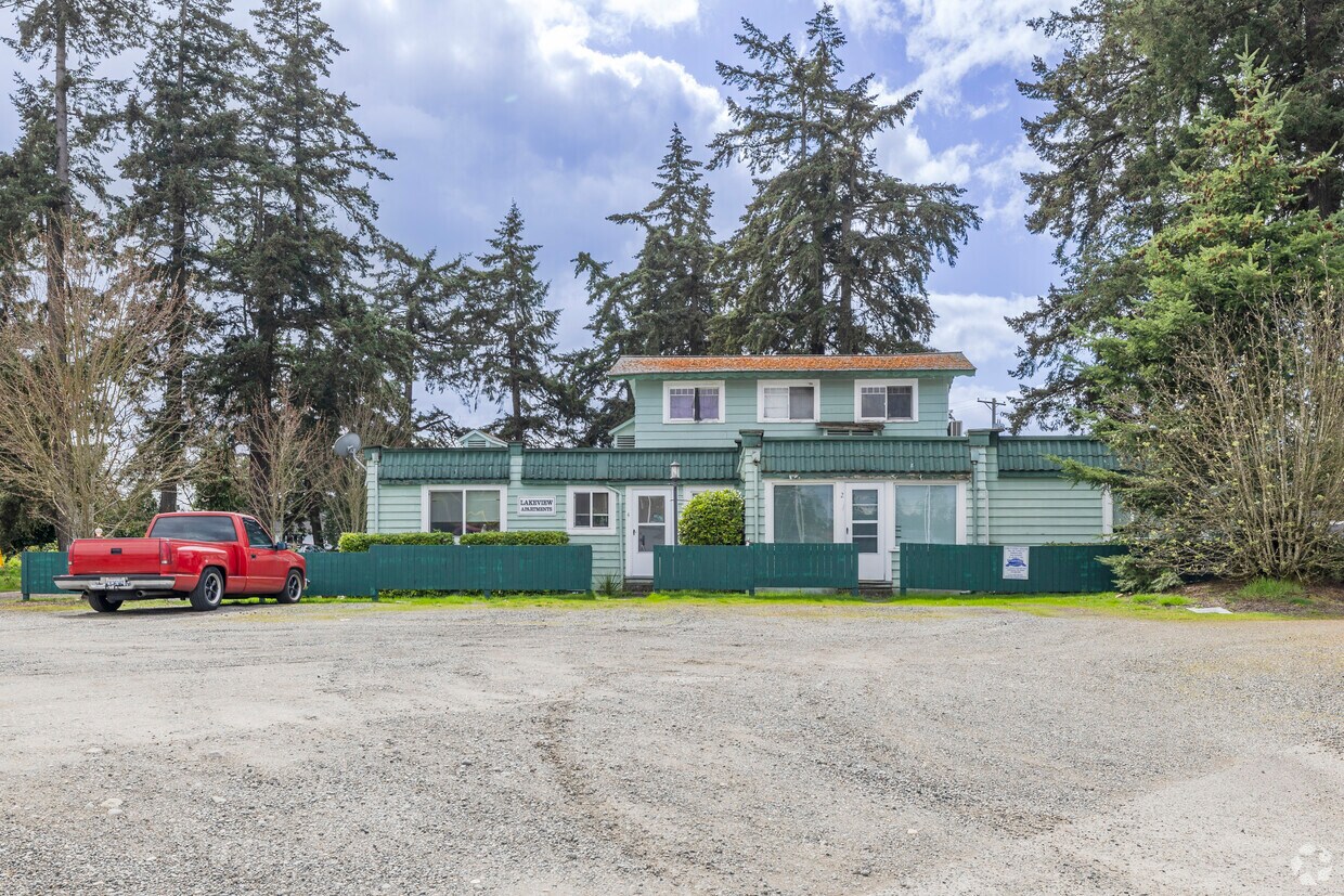 Primary Photo - Lakeview Apartments