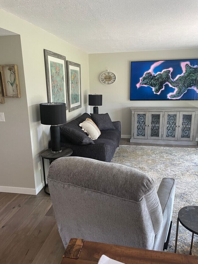 Foto del edificio - Beautiful fully furnished townhouse on the Eagle Hills golf course!!!