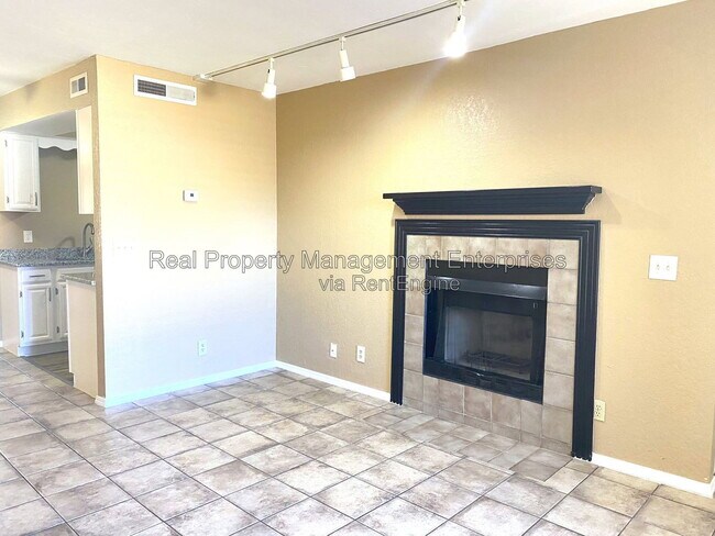 Foto del edificio - 11140 N Stratford Dr