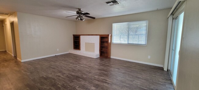 Building Photo - Cute 3 Bedroom Home On Irwin Rd