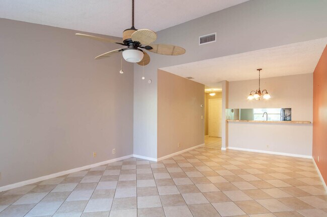 Building Photo - 107 Oakwood Dr