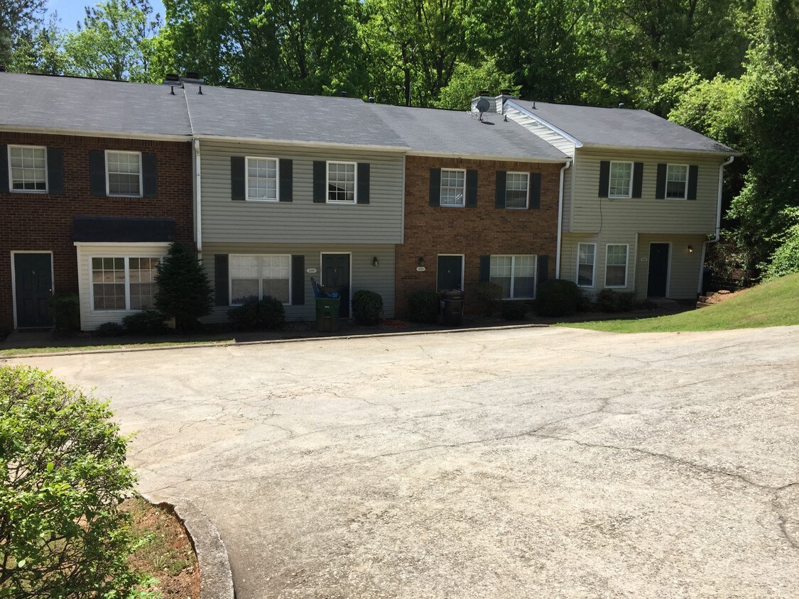 Foto principal - 2307 Highpoint Rd
