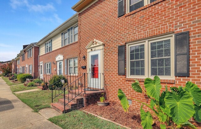 Photo - 2 Charles Parish Dr House