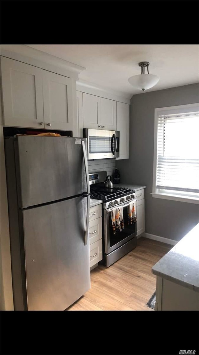 Foto del edificio - 1 bedroom in Wantagh NY 11793