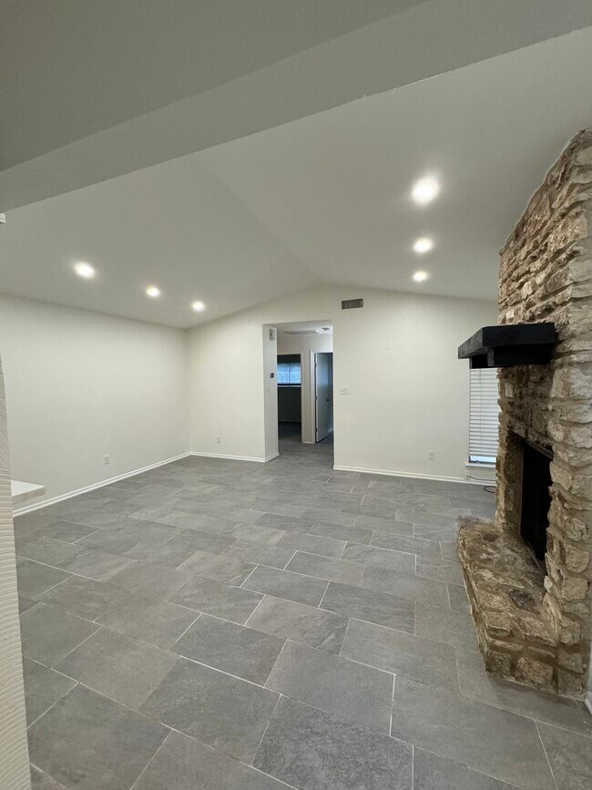 Foto del edificio - 1220 Tartan Ln