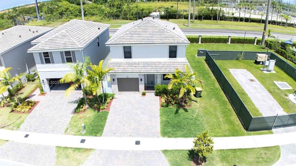Foto principal - 715 SE 17th Ave