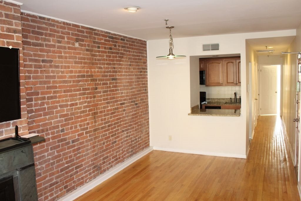 Primary Photo - 1222 Washington St