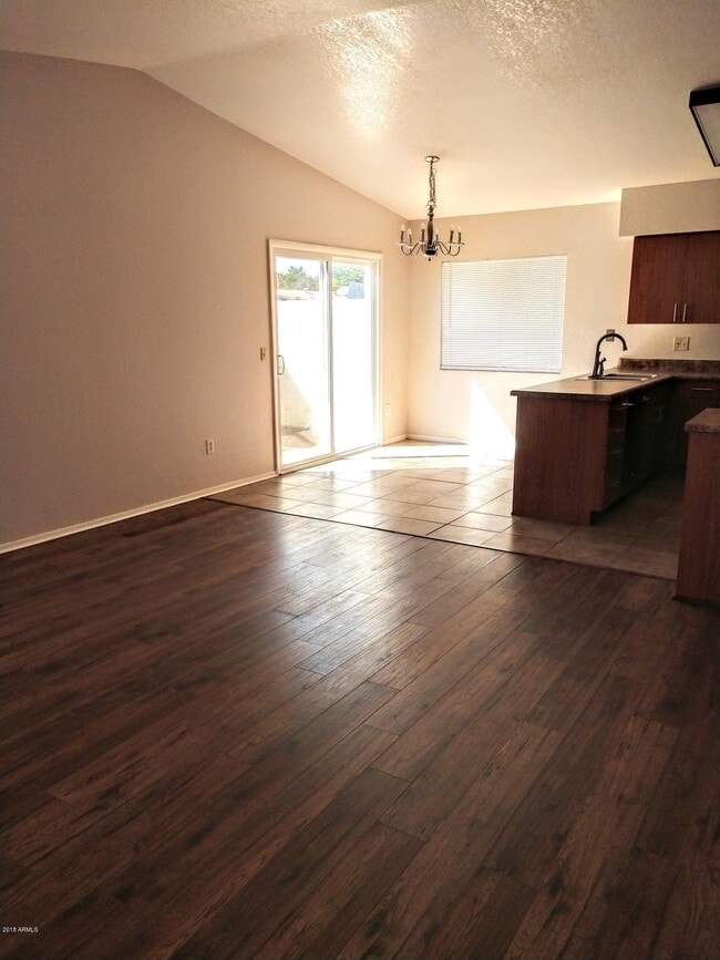 Building Photo - 921 W Laguna Dr