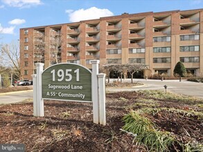 Building Photo - 1951 Sagewood Ln