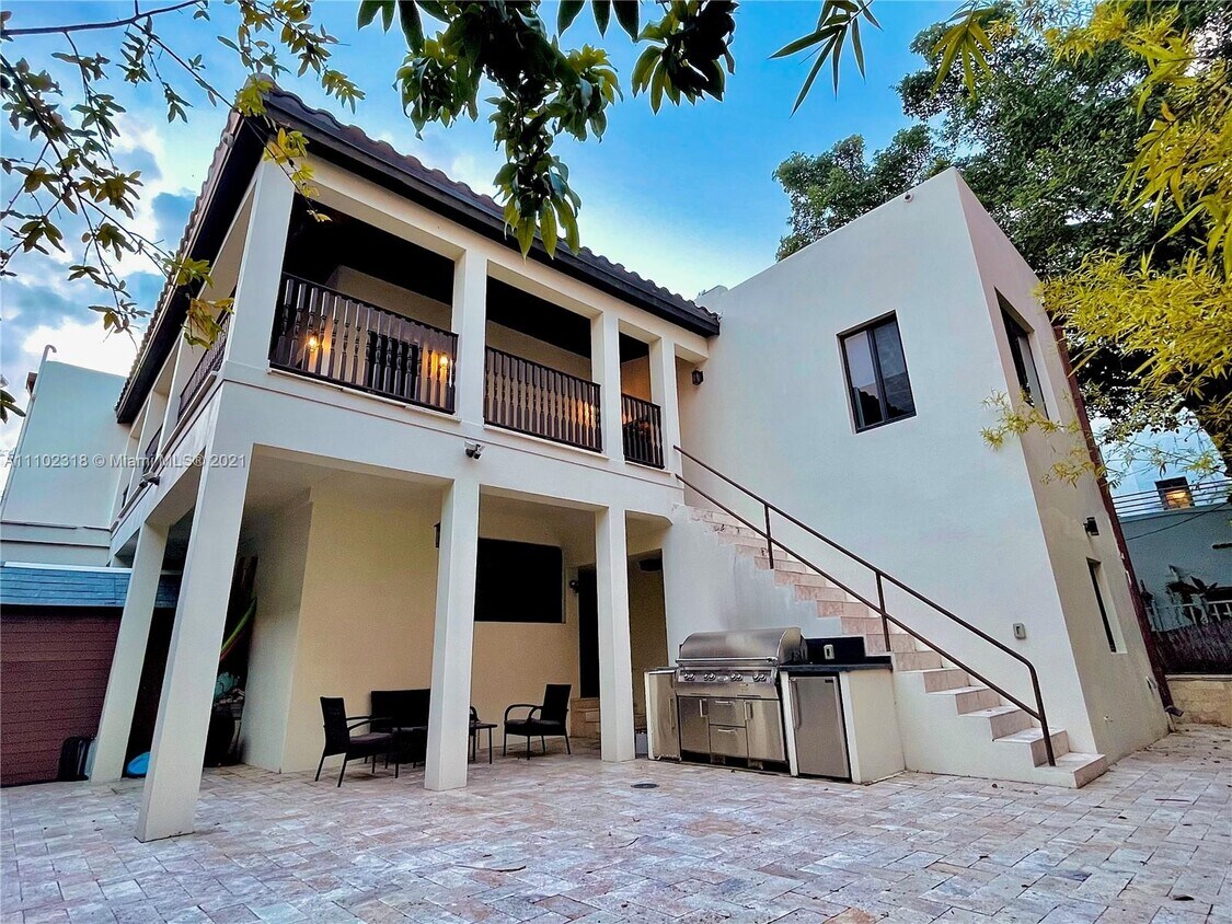 Foto principal - 4211 Indian Creek Dr