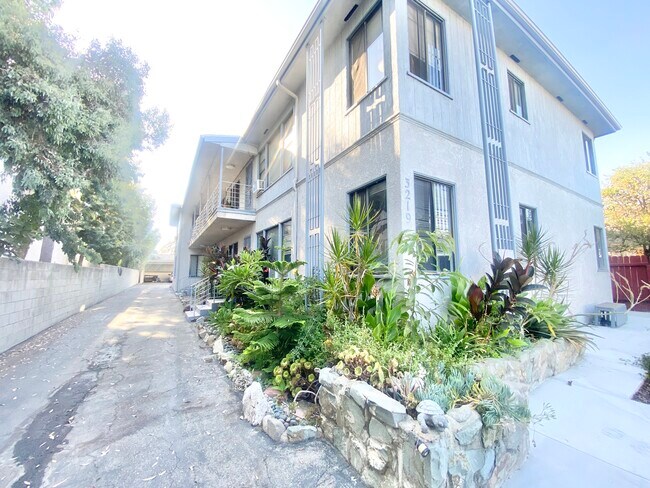 Building Photo - 3219 Bagley Ave