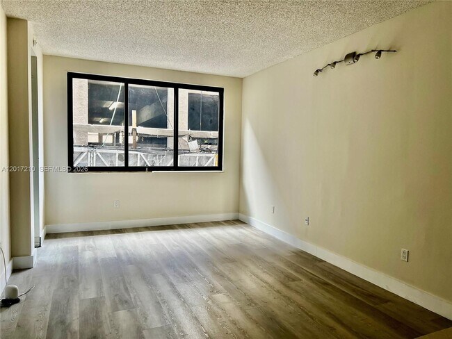 Building Photo - 540 Brickell Key Dr