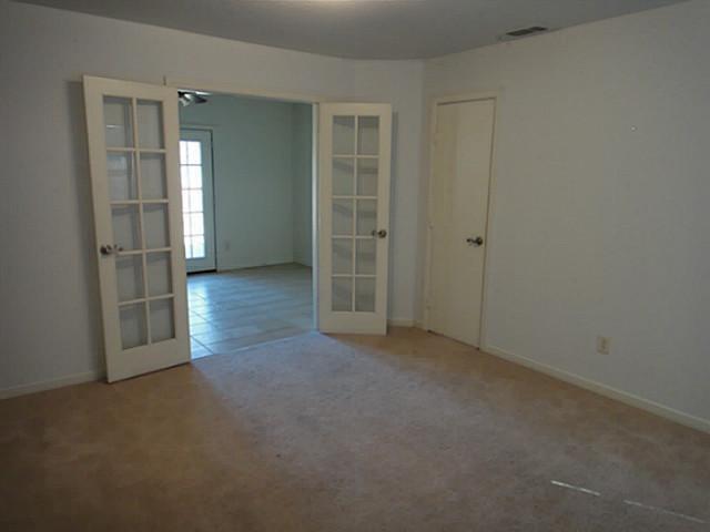 Foto del edificio - 1801 Meadowcrest Dr