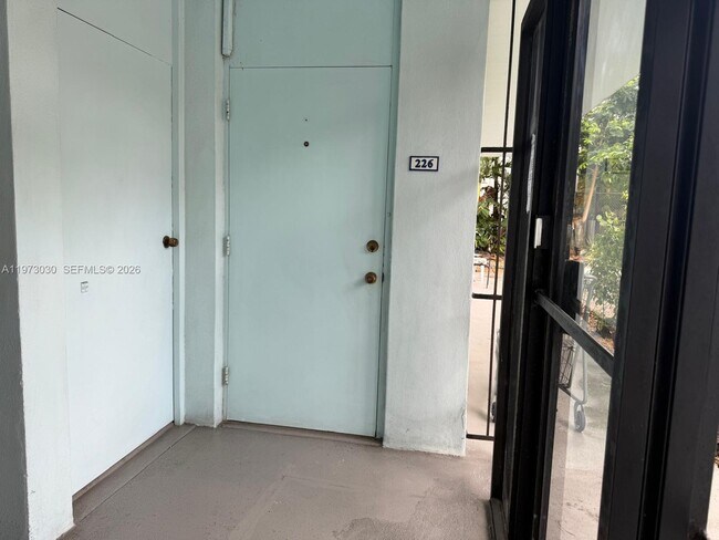 Foto del edificio - 2539 S Bayshore Dr