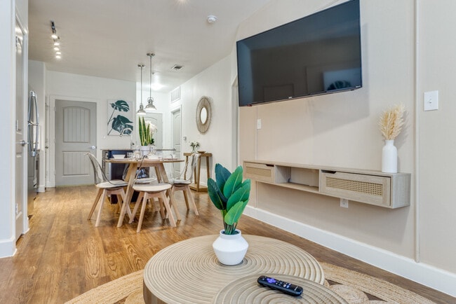 Foto del edificio - 1221 Legacy Dr