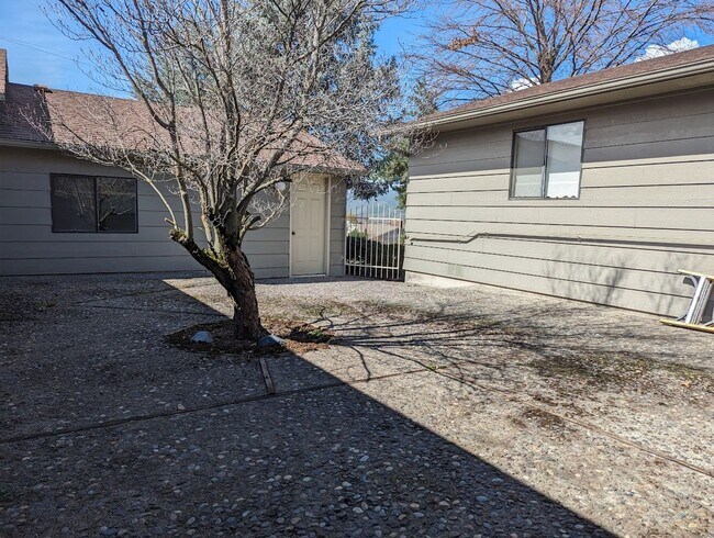 Building Photo - Incredible 3 Bedroom Home in McSorley Neighborhood