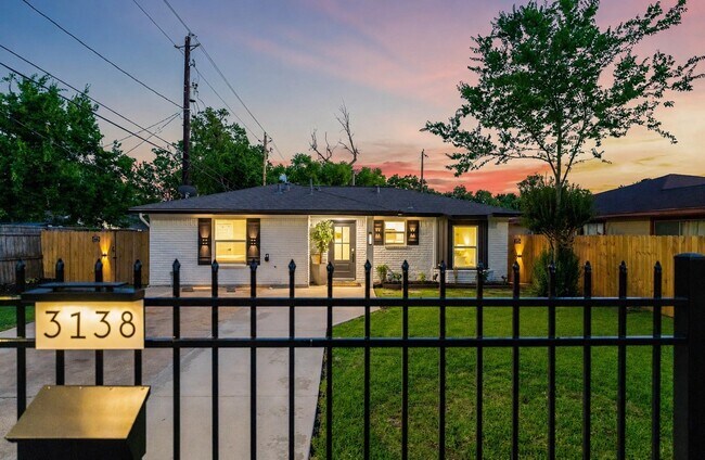Building Photo - 3138 Sunbeam St