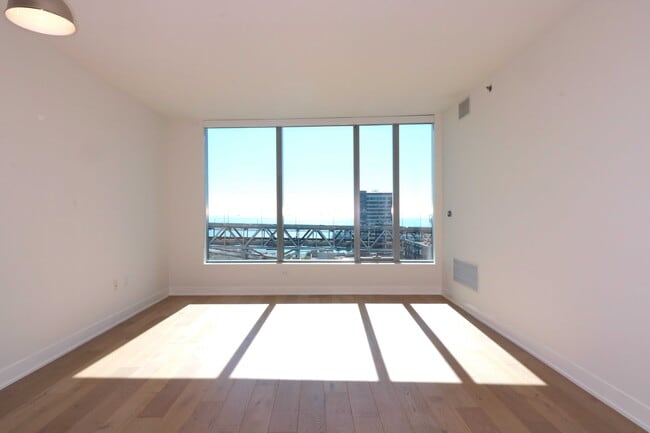 Building Photo - 338 Main St