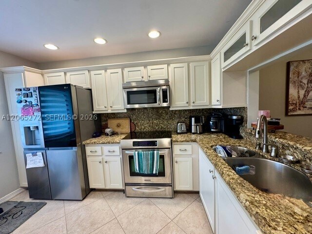 Building Photo - 450 Lakeview Dr