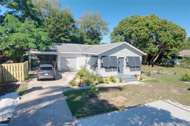 Building Photo - 912 38th St W