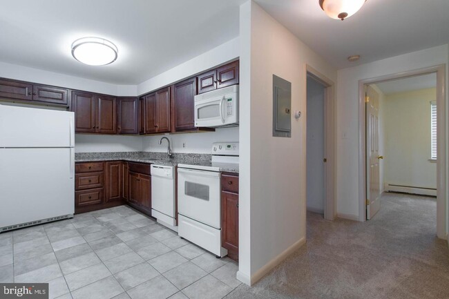 Building Photo - 319 Walnut Ct Way