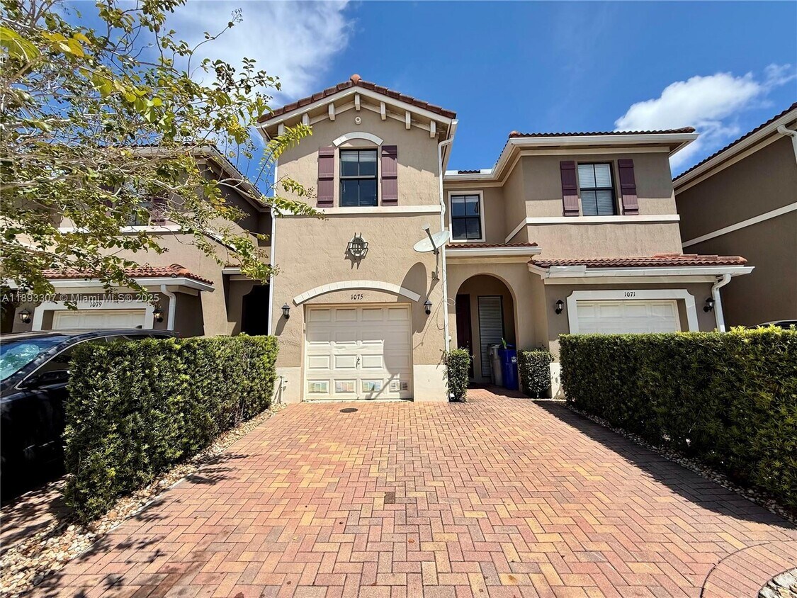 Foto principal - 1075 NW 33rd Manor