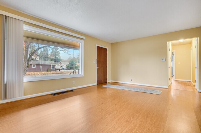 Building Photo - 475 E Clarendon St