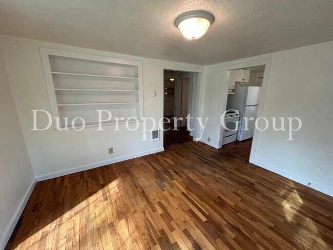 Building Photo - 13th &amp; Chambers