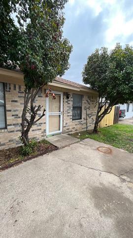 Building Photo - 121 San Saba Ave