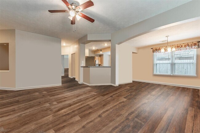 Foto del edificio - 1835 Oak Ridge Dr