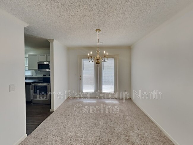 Building Photo - 402 Mary E Black Dr