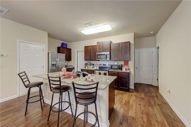Foto del edificio - 602 Dodson Lake Ct