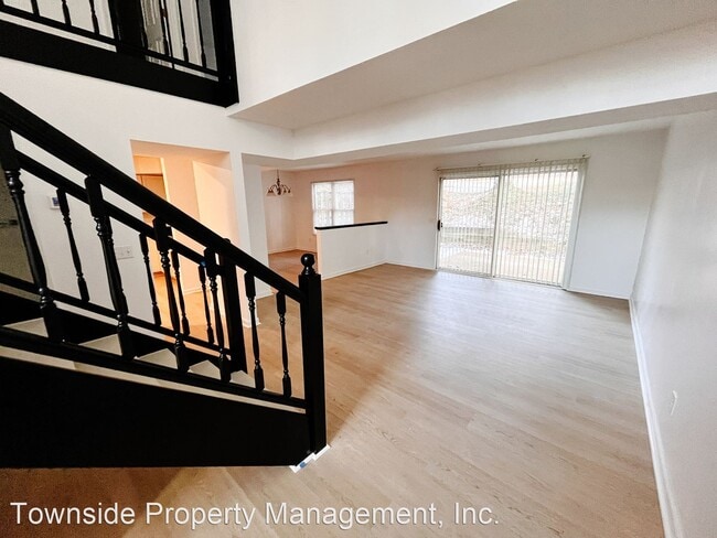 Building Photo - 3 br, 2.5 bath House - 1003 Evergreen Way