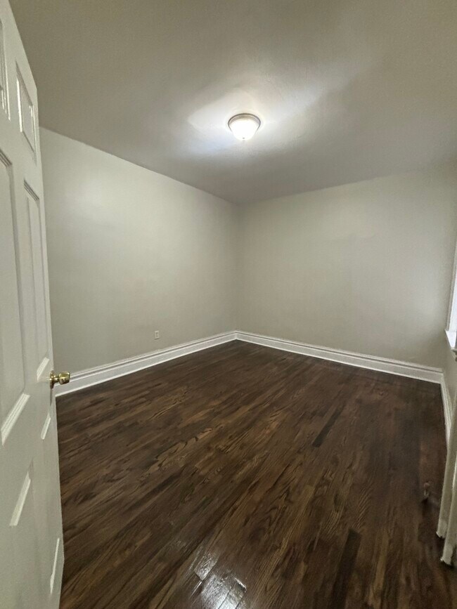 196 Roseville Ave 32 - 205 Roseville Ave