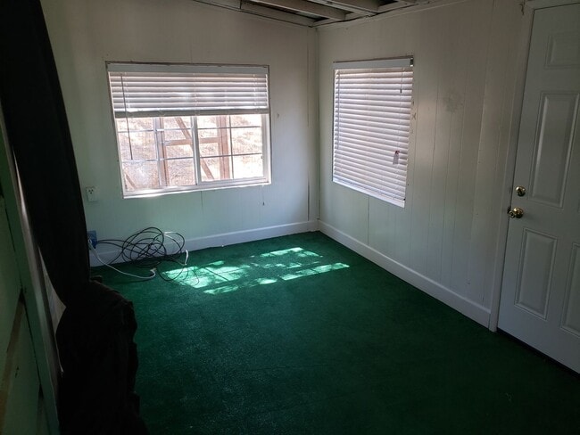 Building Photo - 4060arnoldavenue.is4lease.com