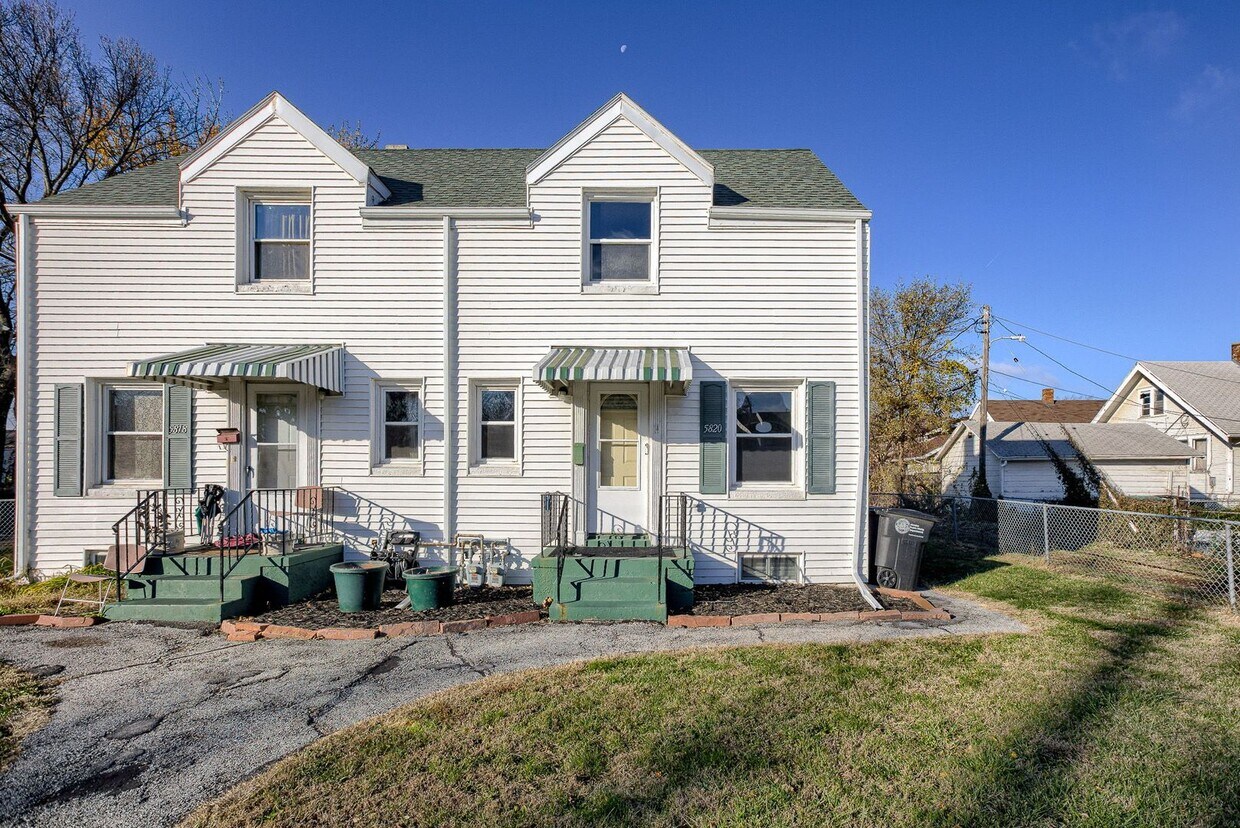 Primary Photo - Updated 2 Bedroom Duplex!!