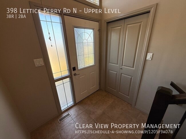 Building Photo - ? 3 Bedroom, 2 Bathroom Upper-Level Suite ...